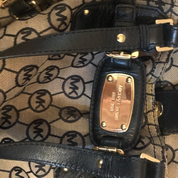 Micheal Kors Handbag - Picture 4 of 4